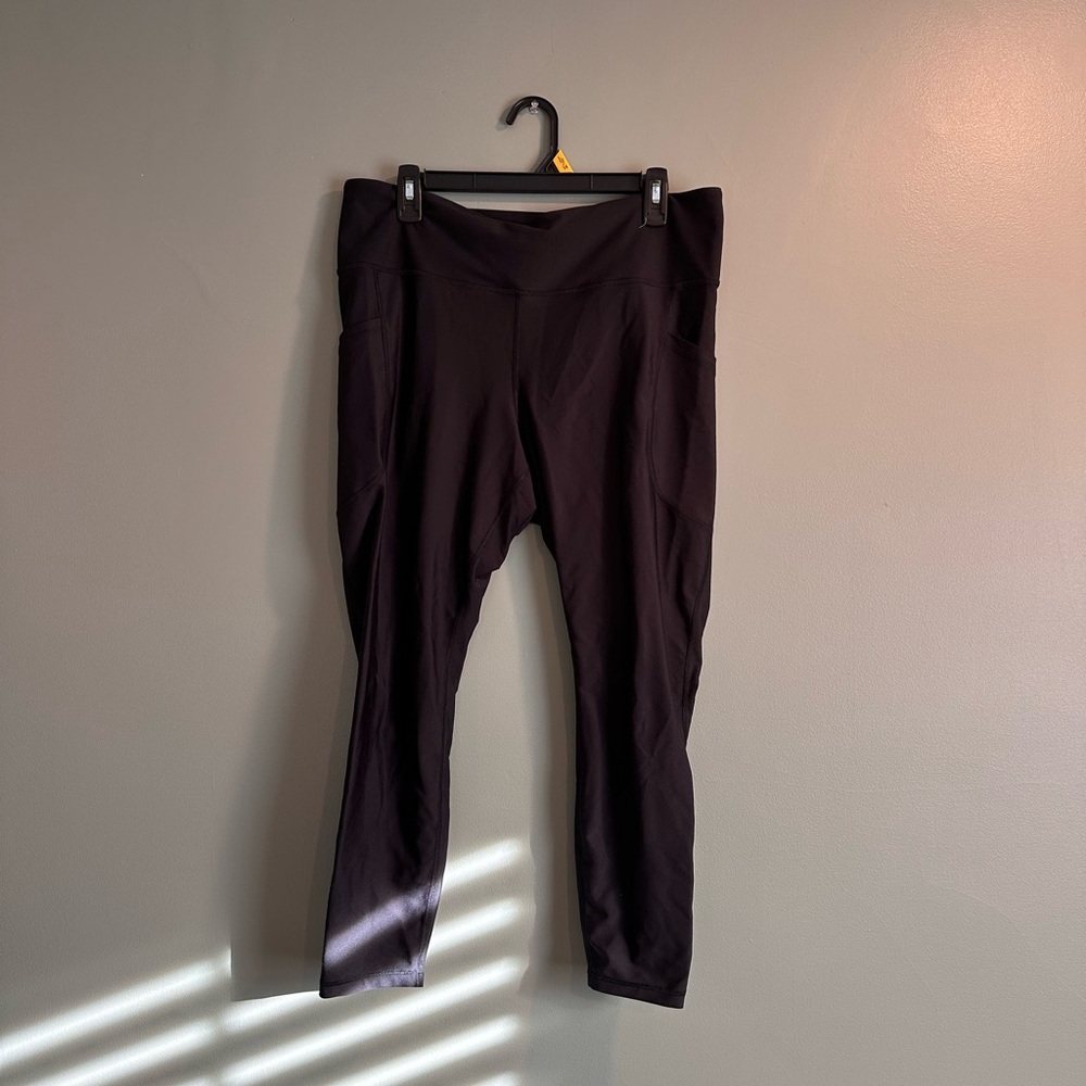 Old Navy Black High-Rise Active Leggings with Side Pockets